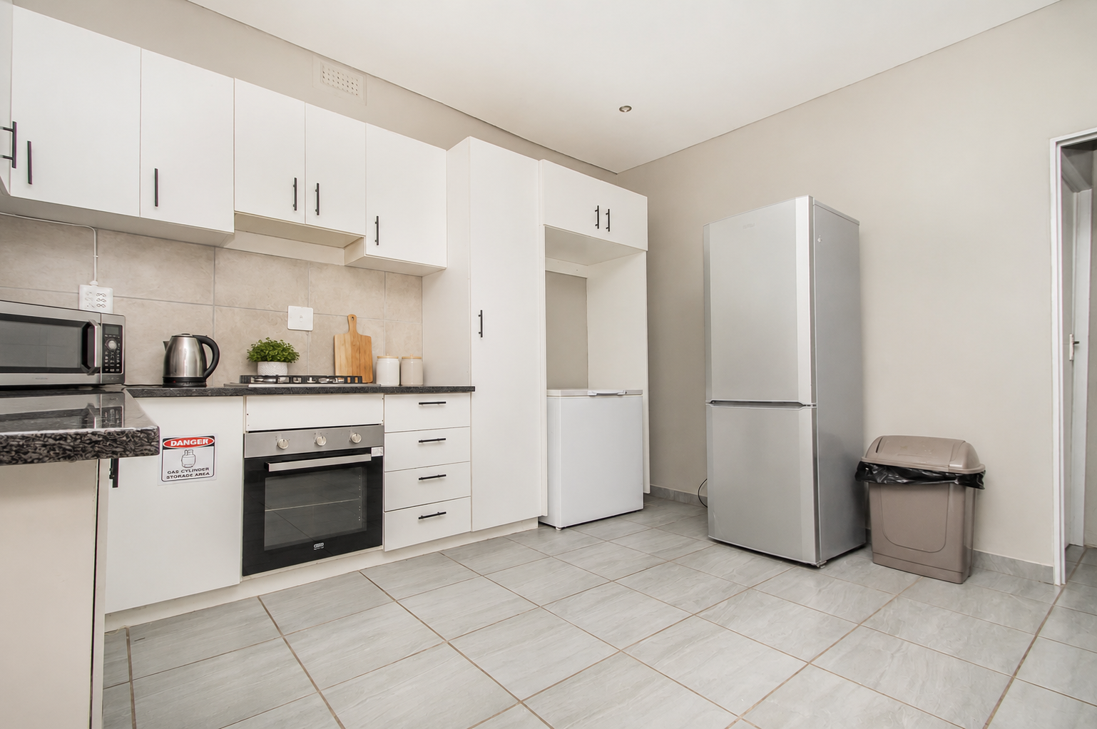 14A Ludlow Road kitchen